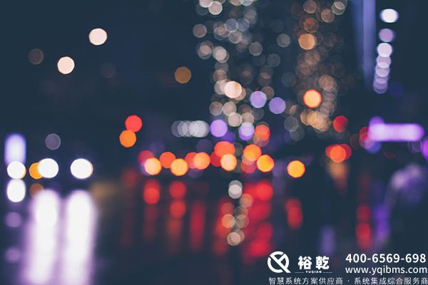 如何让楼宇既舒适又节能?自控节能方案给出最优解(图1) Bokeh effect from street lights at night.jpg